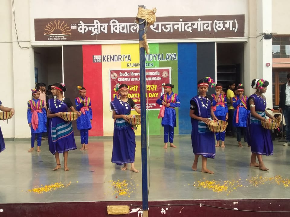 छात्रों ने दी प्रस्तुतियां।