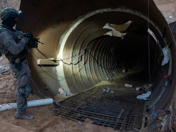 Israel Hamas Gaza War | Israeli Amry found largest-ever Hamas attack tunnel | IDF ने 4 किलोमीटर रास्ता साफ किया, इससे बड़े वाहन भी निकल सकते हैं