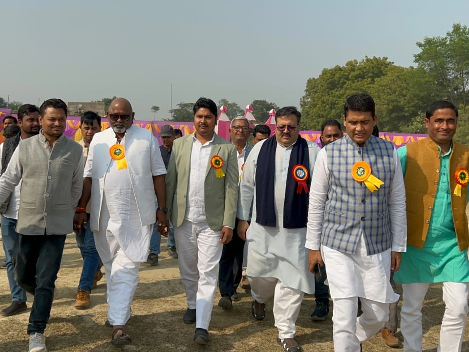 अमेठी में ठेंगहा नाइट क्रिकेट टूर्नामेंट: रोमांचक मुकाबलों की शुरुआत