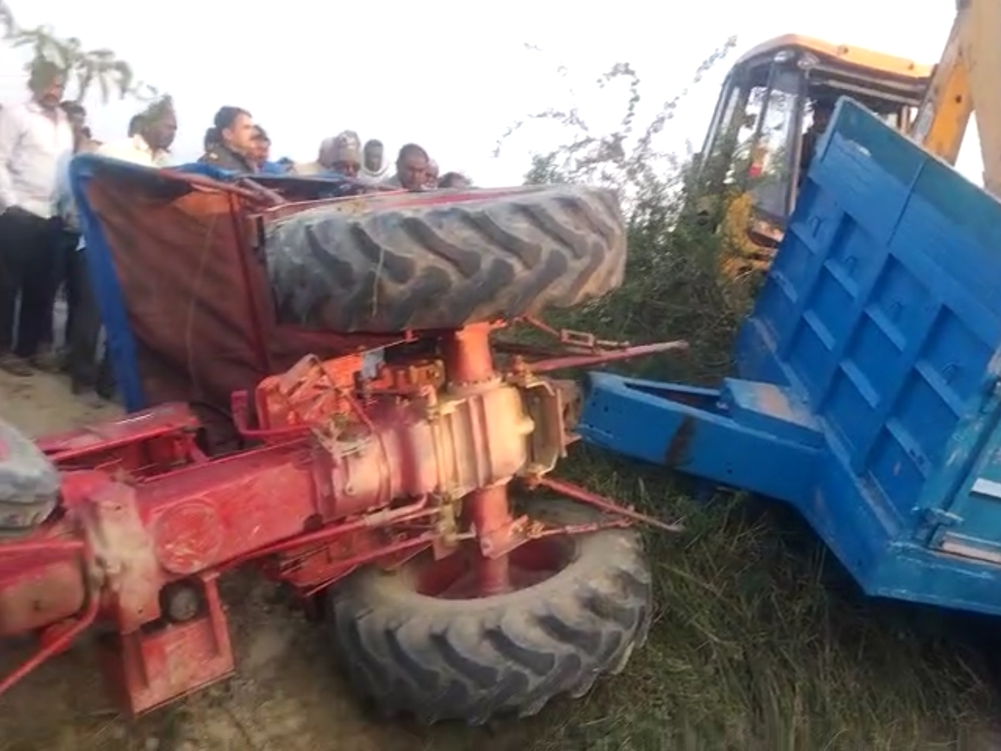2 died after being crushed under tractor trolley in Pratapgarh