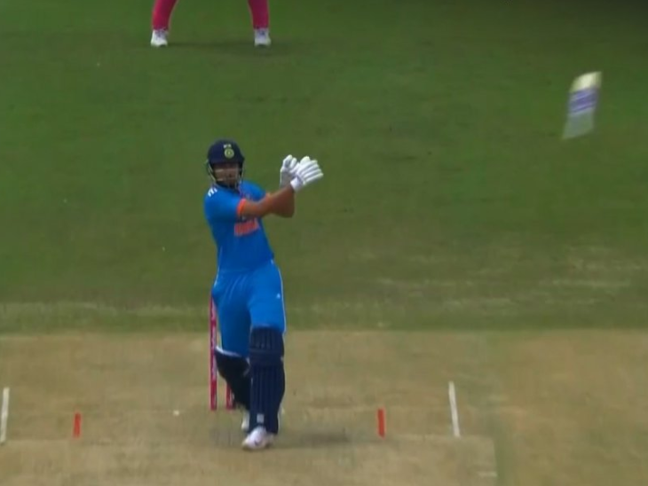 श्रेयस अय्यर ने 45 गेंदों में 52 रनों की पारी खेली.