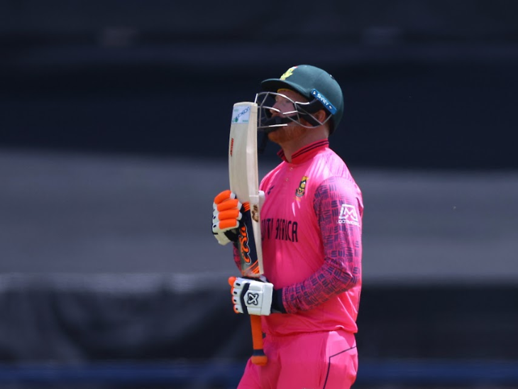 हेनरिक क्लासेन 6 रन बनाकर अर्शदीप सिंह की गेंद पर बोल्ड हुए।