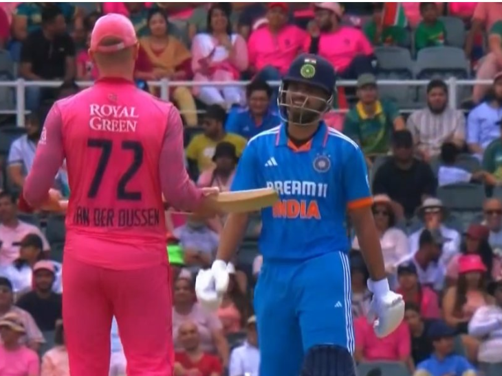 रासी वैन डेर डुसेन ने श्रेयस को बल्ला लौटाया।