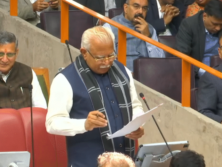 हरियाणा विधानसभा शीतकालीन सत्र की दूसरे दिन की कार्यवाही सुबह 11 बजे से शुरू हुई। ​​​सदन की कार्यवाही में प्रश्न काल से पहले मुख्यमंत्री मनोहर लाल ने मंत्री कमलेश ढांडा के भतीजे के निधन पर शोक प्रकट किया। - Dainik Bhaskar