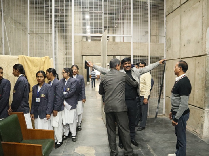 लोकसभा सुरक्षा चूक के बाद इस बार हरियाणा विधानसभा की सुरक्षा को थ्री लेयर किया गया था।