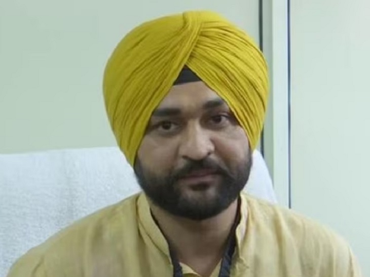मंत्री संदीप पर जूनियर महिला कोच लगातार कार्रवाई की मांग कर रही है। मामला अभी कोर्ट में विचाराधीन है।