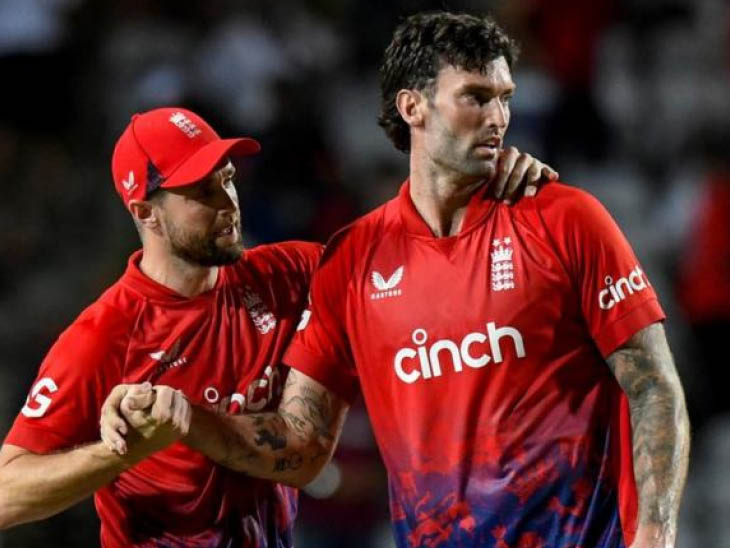 इंग्लैंड के लिए रीस टॉपले ने 3.3 ओवर में 37 रन देकर 3 विकेट लिए।