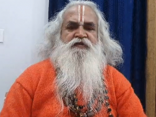 राम मंदिर आंदोलन से जुड़े रहे डॉ. रामविलास वेदांती ने आडवाणी को अयोध्या बुलाने की बात कही है।