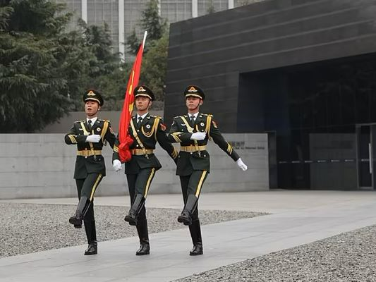 चीन की सेना दुश्मन सैनिकों के दिमाग को कंट्रोल करने की तैयारी कर रही है। -(फाइल फोटो) - Dainik Bhaskar