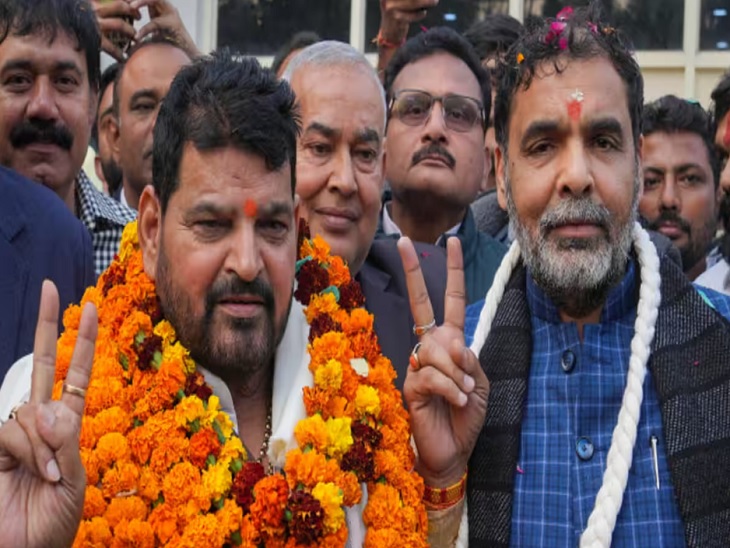 21 दिसंबर को भारतीय कुश्ती संघ के नए अध्यक्ष संजय सिंह बनाए गए थे। वह पूर्व अध्यक्ष और भाजपा सांसद बृजभूषण सिंह के करीबी हैं।