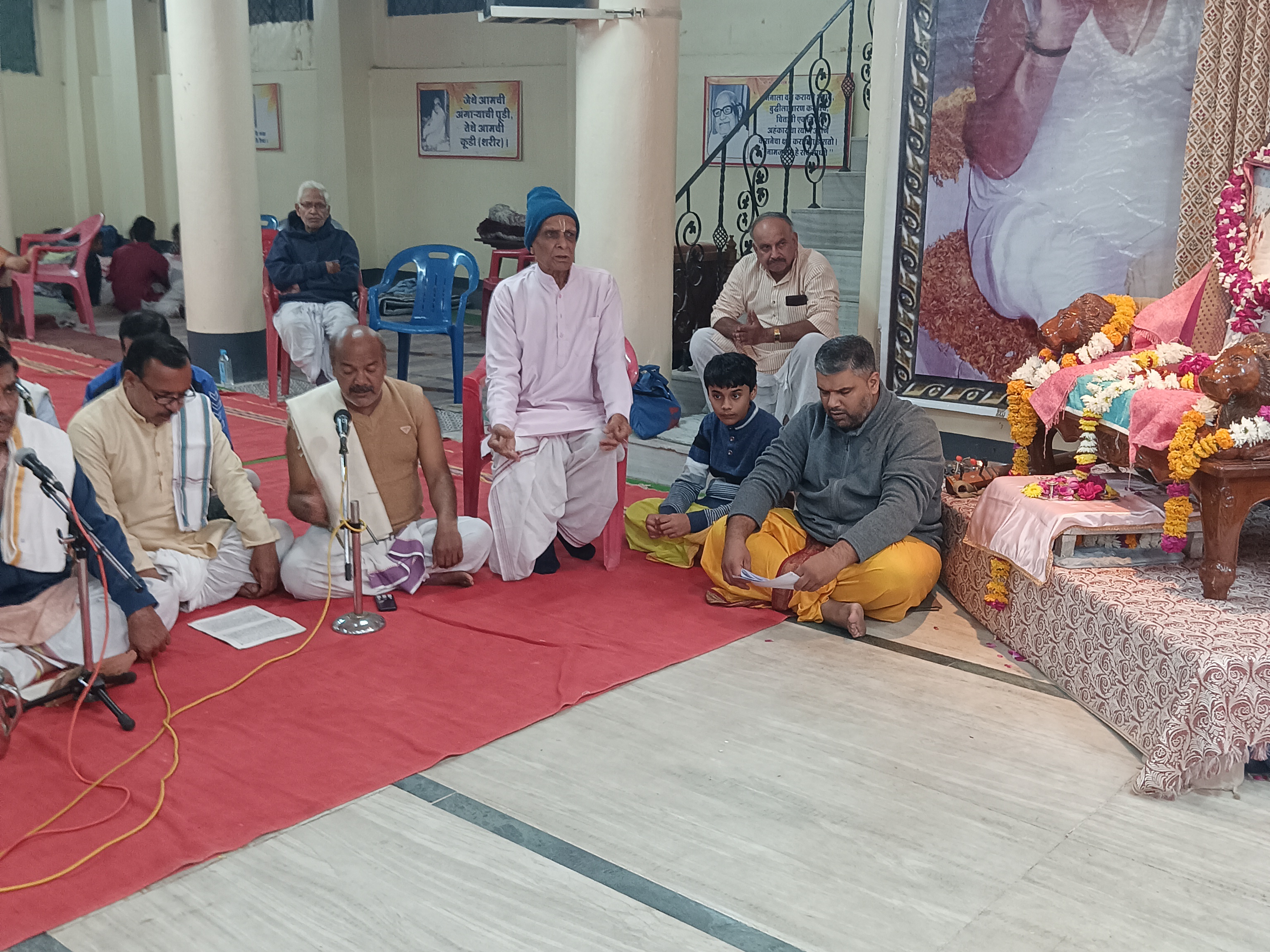 Devotees reciting Shri Guru Charitra.