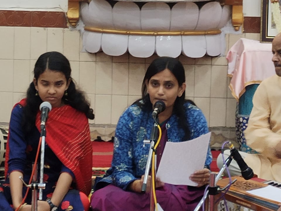 Mansi Taranekar and Deeksha Supekar gave a beautiful presentation of bhajans.