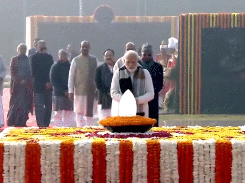 पूर्व प्रधामंत्री अटल बिहारी वाजपेयी की 99वीं जयंती के श्रद्धांजलि कार्यक्रम में पीएम मोदी और राष्ट्रपति मुर्मू पहुंचीं। - Dainik Bhaskar