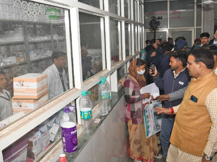 अधीक्षक को लगाई फटकार, बोले- ऑफिस में बैठकर काम नहीं होगा, बाहर निकलकर हालात देखो|जयपुर,Jaipur - Dainik Bhaskar