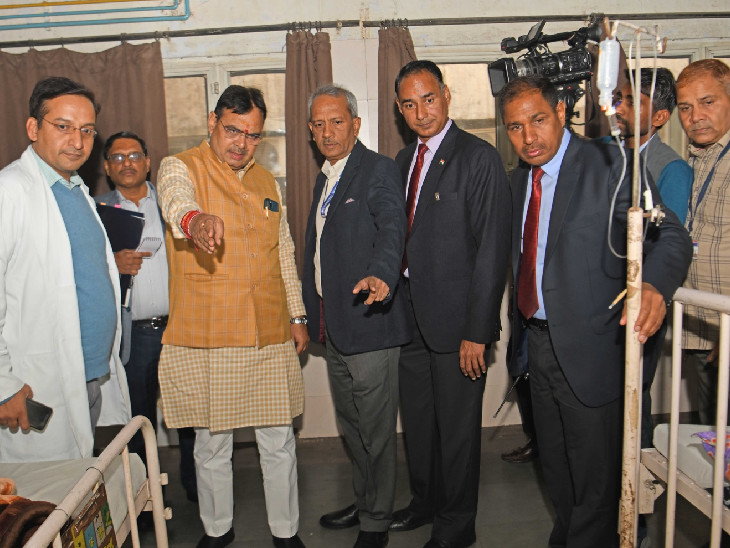 अधीक्षक को लगाई फटकार, बोले- ऑफिस में बैठकर काम नहीं होगा, बाहर निकलकर हालात देखो|जयपुर,Jaipur - Dainik Bhaskar