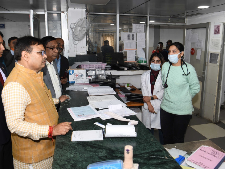 अधीक्षक को लगाई फटकार, बोले- ऑफिस में बैठकर काम नहीं होगा, बाहर निकलकर हालात देखो|जयपुर,Jaipur - Dainik Bhaskar