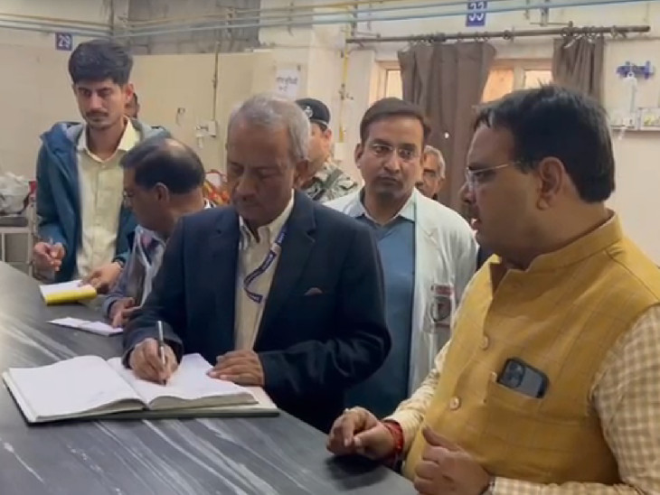 अधीक्षक को लगाई फटकार, बोले- ऑफिस में बैठकर काम नहीं होगा, बाहर निकलकर हालात देखो|जयपुर,Jaipur - Dainik Bhaskar