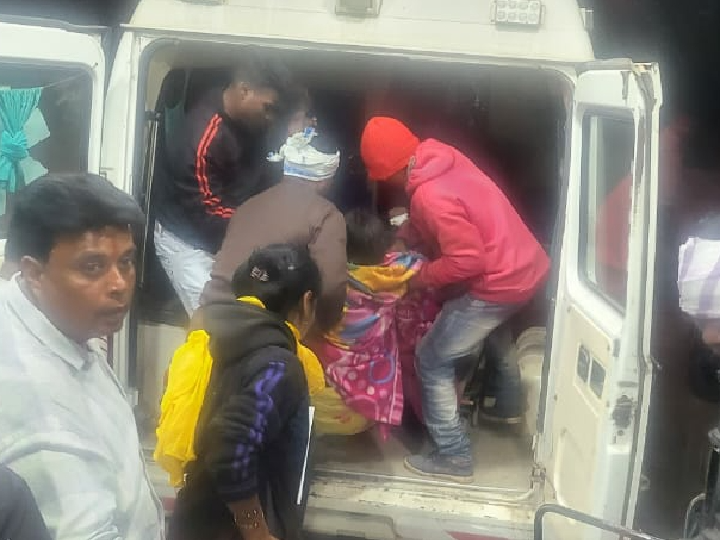 ट्रैक्टर ट्रॉली पलटने से 22 मजदूर घायल हैं। - Dainik Bhaskar