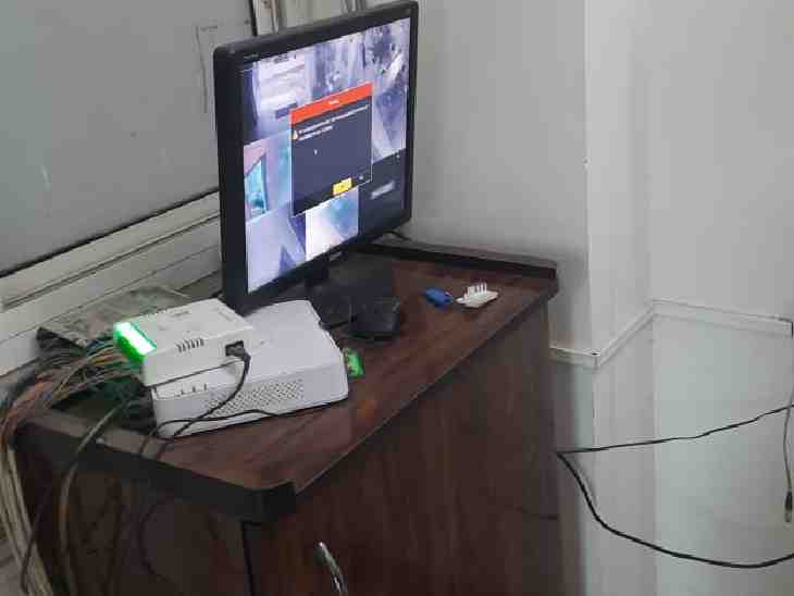 स्टूडेंट्स की एंट्री का समय फिक्स कर दिया गया है। रात को इसके बाद एक भी स्टूडेंट हॉस्टल के बाहर नहीं होगा।