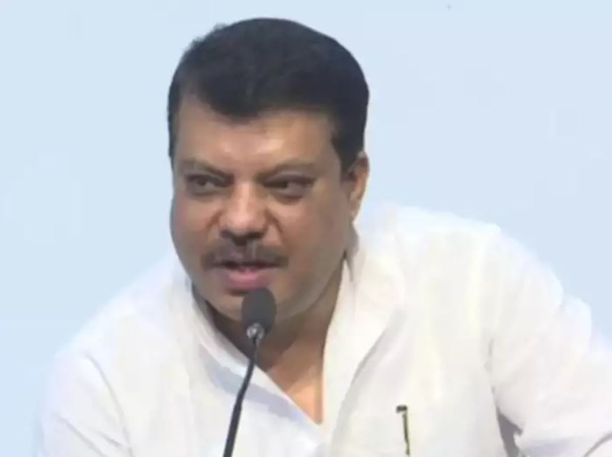 मंत्रियों को विभाग बंटवारे में हो रही देरी पर नेता प्रतिपक्ष उमंग सिंघार ने सवाल उठाए हैं।