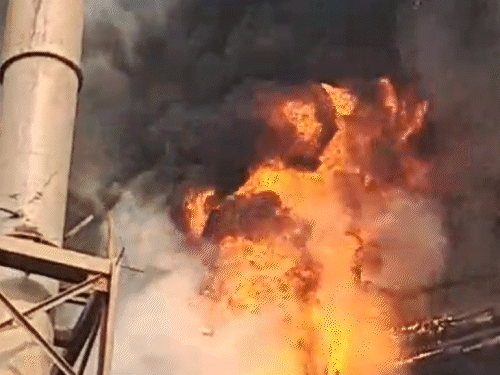 भिलाई स्टील प्लांट के आरएमपी 2 में लगी आग। - Dainik Bhaskar