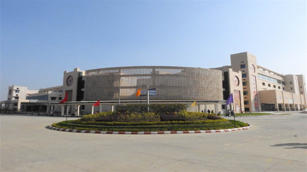 गोरखपुर एम्स में इस साल 43 अन्य जूनियर डॉक्टर जुड़ जाएंगे। इससे बेहतर इलाज मिल पाएगा।