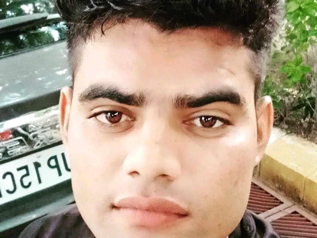 Man dies after being hit by train | ट्रेन की चपेट में आने से युवक की ...