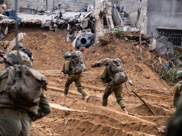 इजराइली सैनिक हमास के खात्म के लिए लगातार जमीनी हमले कर रही है।