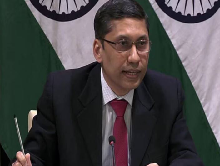 28 दिसंबर को पाकिस्तानी मीडिया ने दावा किया था कि पाकिस्तान ने सामने भारत की तरफ से हाफिज सईद के प्रत्यर्पण की मांग उठाई गई है। इसके बाद शुक्रवार को भारत के विदेश मंत्रालय के प्रवक्ता अरिंदम बागची ने इसकी पुष्टि की थी।