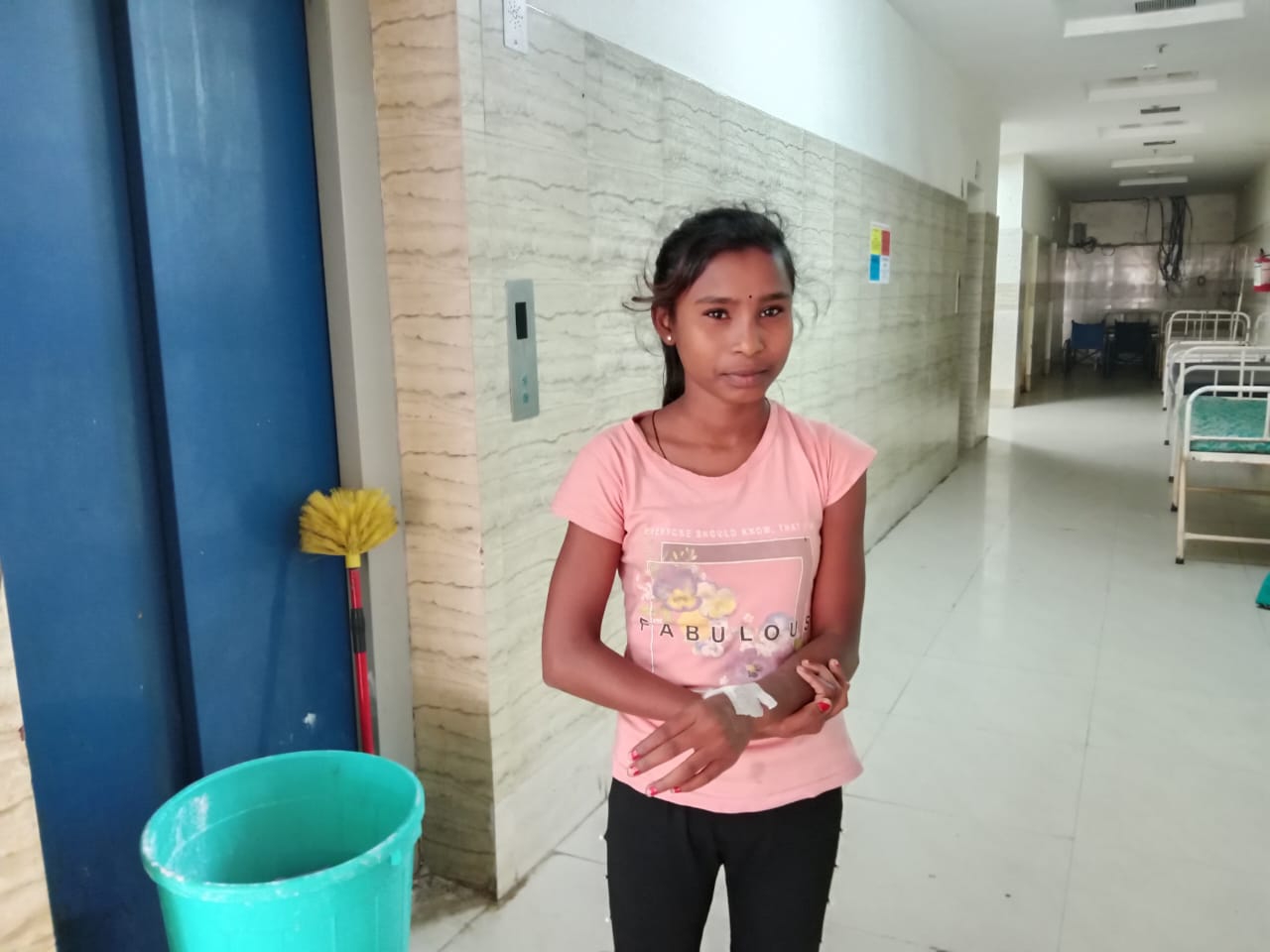 देर रात अचानक कमरे में सोए लोगों के आखों में जलन, सिर दर्द और उल्टियां होने लगी।