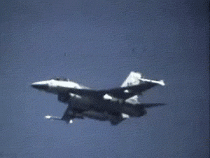 पहले हवा में क्लस्टर बम को छोड़ा जाता है।