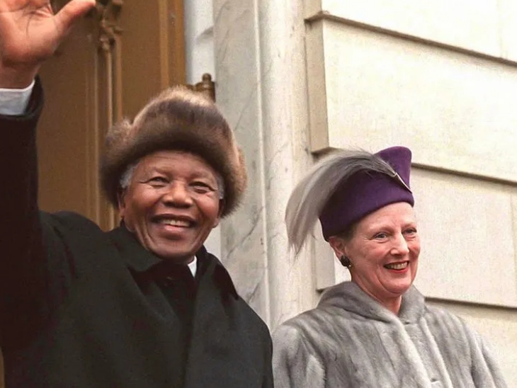 मार्च 1999 में डेनमार्क की अपनी राजकीय यात्रा के दौरान दक्षिण अफ्रीका के राष्ट्रपति नेल्सन मंडेला के साथ महारानी मार्ग्रेथ द्वितीय।