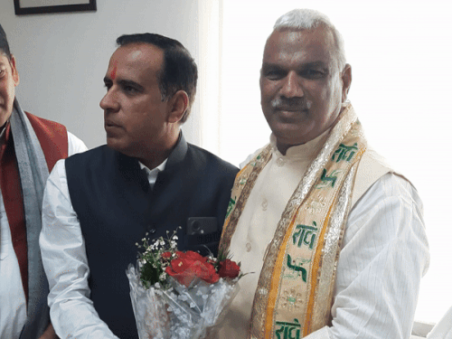 राज्यमंत्री जवाहर सिंह बेढ़म ने भी पदभार संभाला।