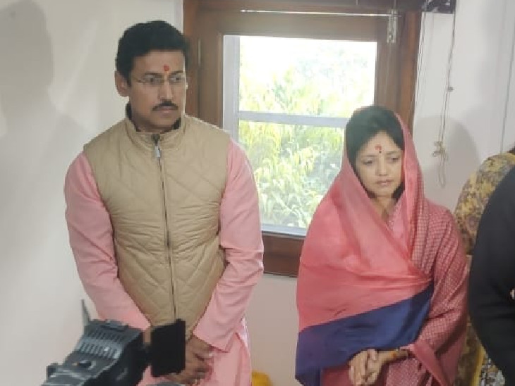 परिवार के साथ सचिवालय पहुंचे राज्यवर्धन सिंह राठौड़।