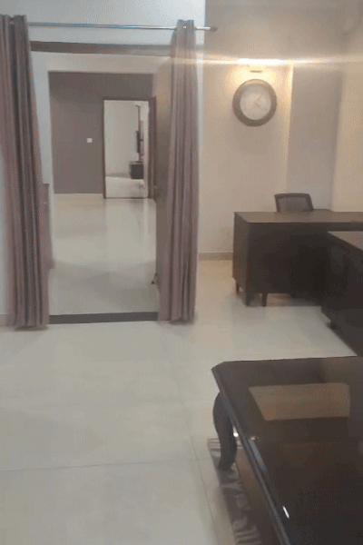 अधिकारियों के रुकने के लिए तैयार किए गए विधायकों के आवास में लग्जरी सुविधाएं दी गई हैं।