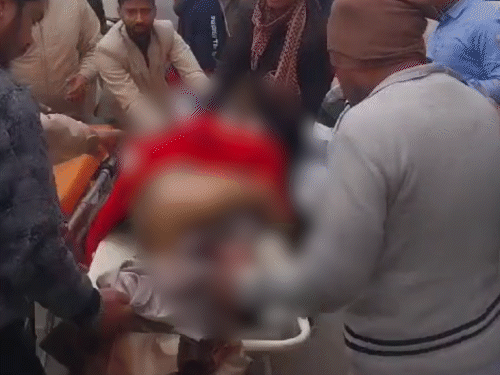 शुक्रवार को मेरठ के मवाना में एक किसान ने एसडीएम कार्यालय में खुद का आग लगाकर सुसाइड की कोशिश की।