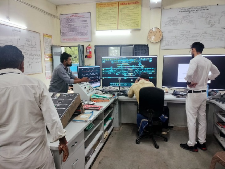 कवच सिस्टम साउथ सेंट्रल रेलवे के तीन सेक्शंस में 1,465 किमी के रूट और 139 लोकोमोटिव्स में लगाया गया है।