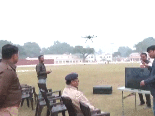 अयोध्या की पुलिस लाइन में ड्रोन कैमरे की ट्रेनिंग भी करवाई जा चुकी है।