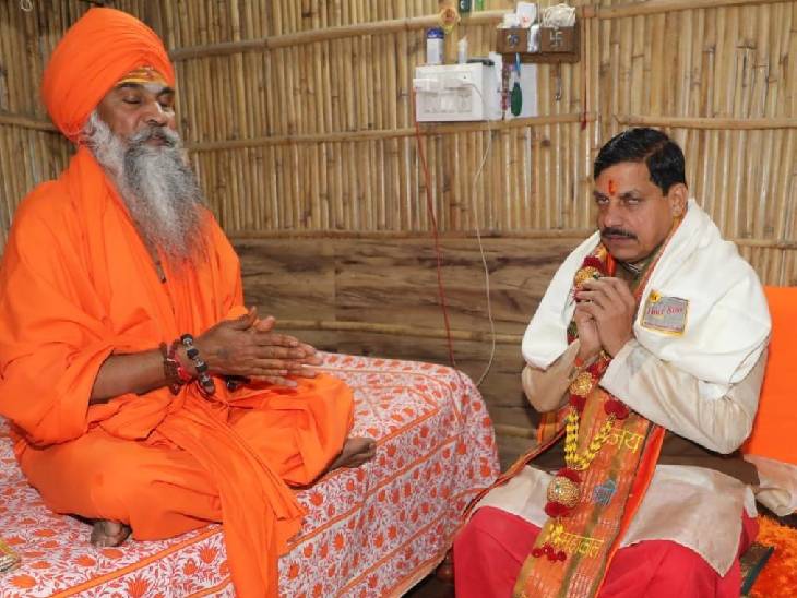 मुख्यमंत्री डॉ. मोहन यादव ने वाल्मीकि धाम में महंत उमेशनाथ से मुलाकात की।