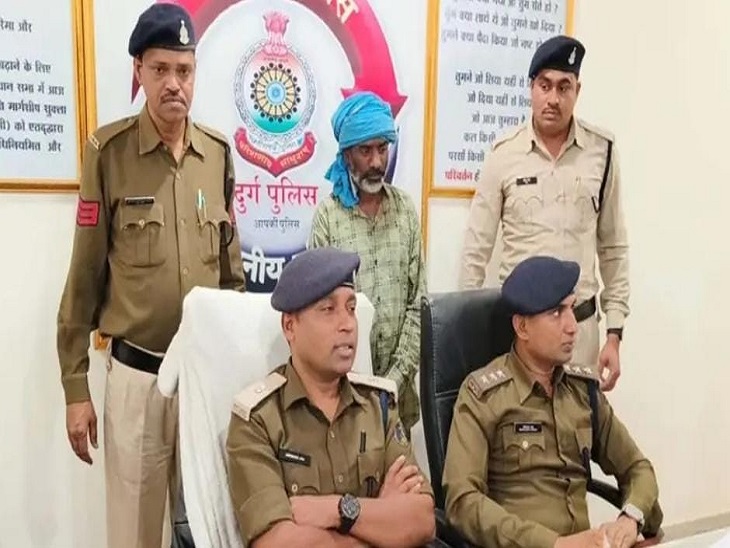 मर्डर के मामले का खुलासा करते एएसपी सिटी दुर्ग व सीएसपी दुर्ग - Dainik Bhaskar