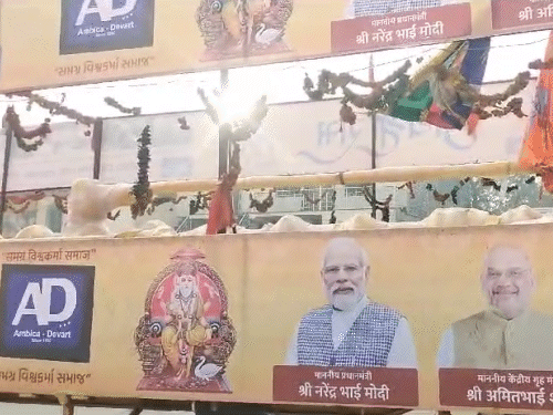 3 दिन की यात्रा के बाद यह धर्म ध्वज सोमवार सुबह अयोध्या पहुंचा।