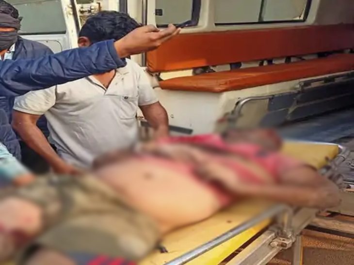 ट्रेलर चालक को एंबुलेंस से अस्पताल पहुंचाया गया, जहां डॉक्टर ने उसे मृत घोषित कर दिया।