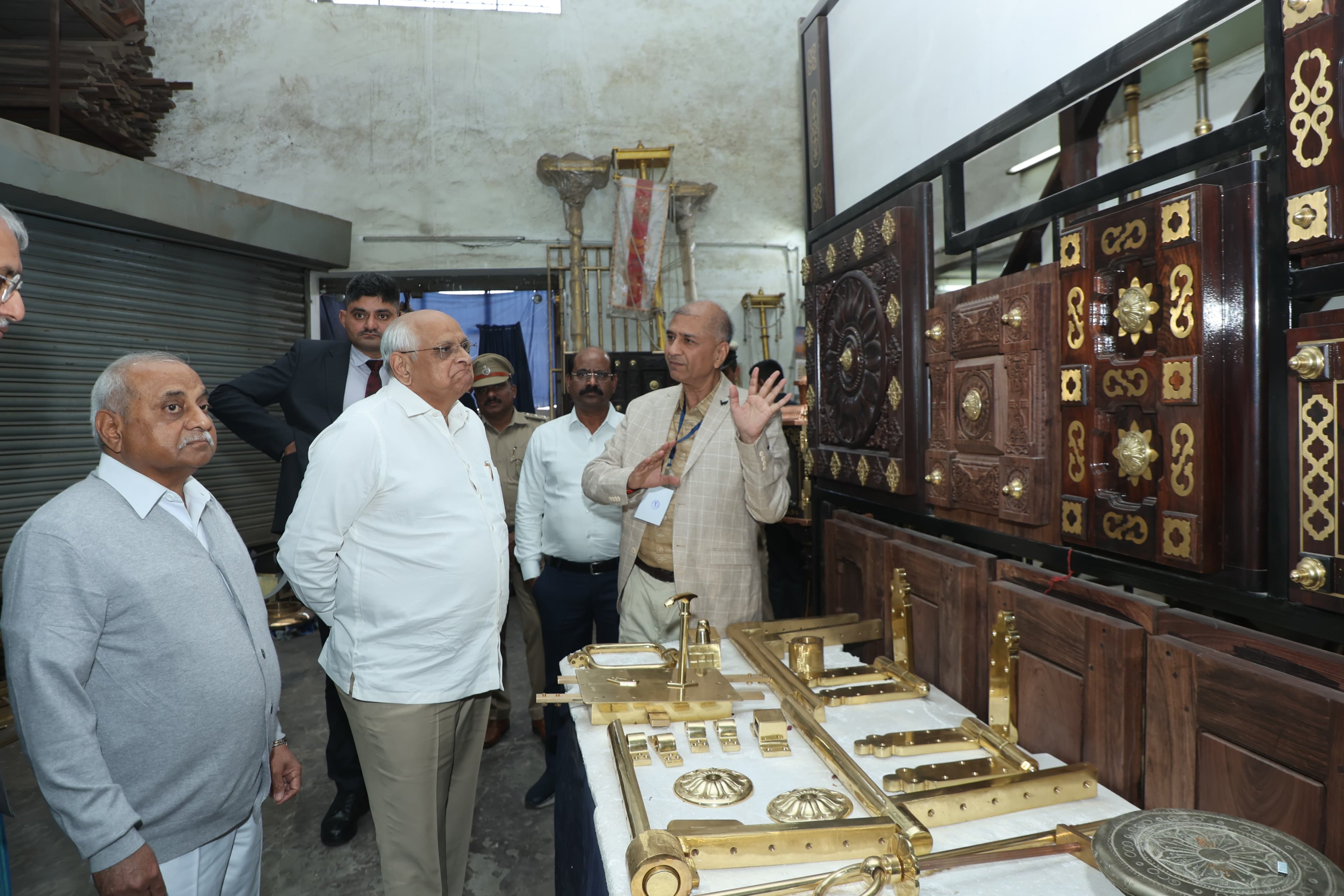 राम मंदिर के निर्माण में उपयोग आने वाली अलग-अलग ब्रास की वस्तुओं का निर्माण किया गया है। इसमें कड़ियां, ताले और हार्डवेयर का निर्माण किया गया है। अहमदाबाद स्थित फैक्ट्री में गुजरात के सीएम भूपेंद्र भाई पटेल भी पहुंचे थे।