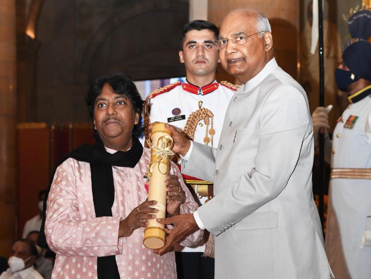 साल 2022 में तत्कालीन राष्ट्रपति रामनाथ कोविंद ने उस्ताद राशिद खान को पद्म भूषण से सम्मानित किया था।