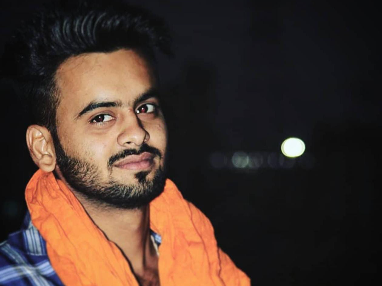 बताया जा रहा है कि  नीरज कमरानी आर्थिक तंगी के चलते परेशान था। (फाइल फोटो) - Dainik Bhaskar