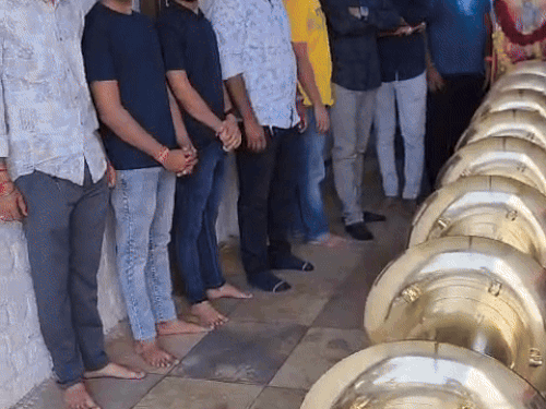 राम मंदिर में लगाए जाने वाले मुख्य शिखर स्तंभ को बनाने में 1 साल का समय लगा। इसकी फिटिंग जोर नक्काशी का कार्य जालोर के आर्टिस्ट ने किया है।