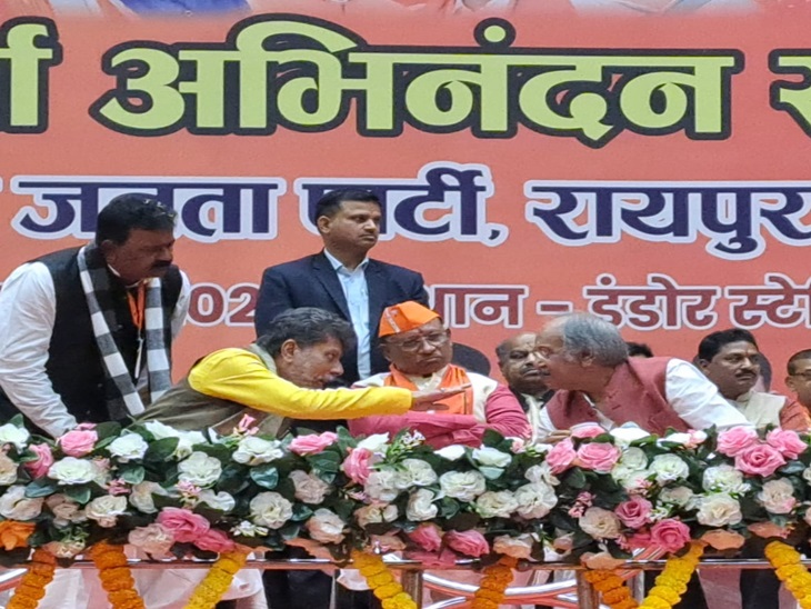 कोई खास बात रही होगी, कार्यक्रम के दौरान भाजपा प्रदेश अध्यक्ष, सीएम और मंत्री अग्रवाल।