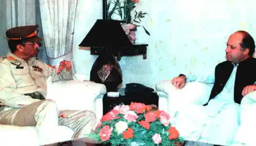 अक्टूबर 1998 में तब प्रधानमंत्री नवाज शरीफ ने ही परवेज मुशर्रफ को पाकिस्तान आर्मी का नया चीफ बनाया था। मुशर्रफ उनके करीबियों में गिने जाते थे।