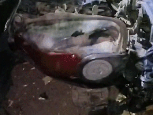 कंटेनर ने कई बाइक को भी रौंद दिया। बाइक सवार 3 लोगों की मौत हुई है।