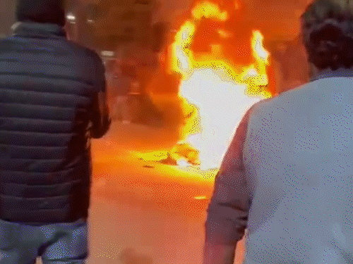 हादसे के बाद चीख पुकार मच गई। हाईवे पर 2KM तक लंबा जाम लग गया। - Dainik Bhaskar